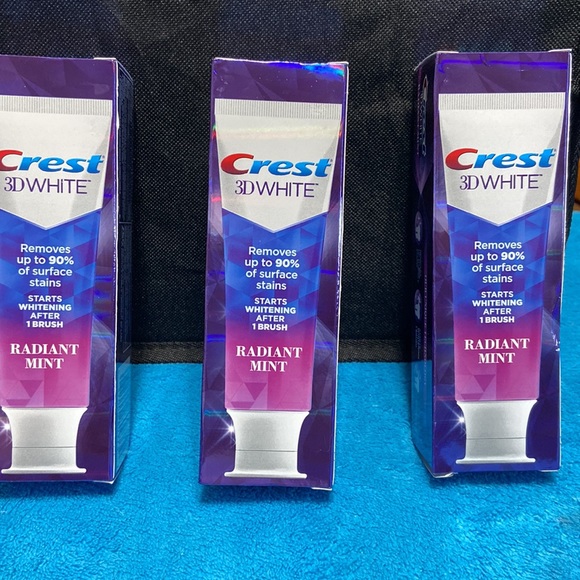 Crest 3D White - Radiant Mint flavor - Picture 2 of 3